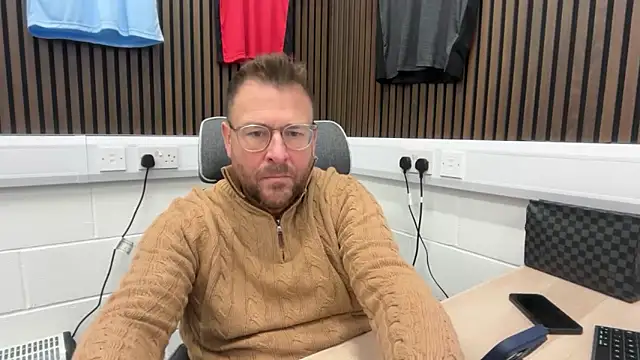 Snapshot of bilf1978 chatting on February 13, 7:26 am bilf1978 online show from February 13, 7:26 am