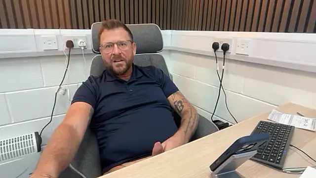 Snapshot of bilf1978 chatting on March 4, 7:14 am bilf1978 online show from March 4, 7:14 am