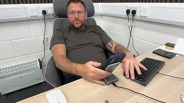bilf1978 online show from June 2, 6:04 am