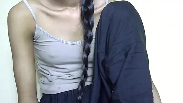 smallcuute online show from February 12, 11:33 pm