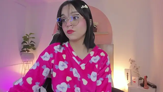 Clara Luu online show from February 8, 2:59 am