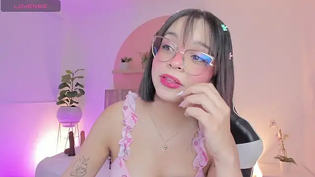 Clara Luu online show from April 9, 2:55 am