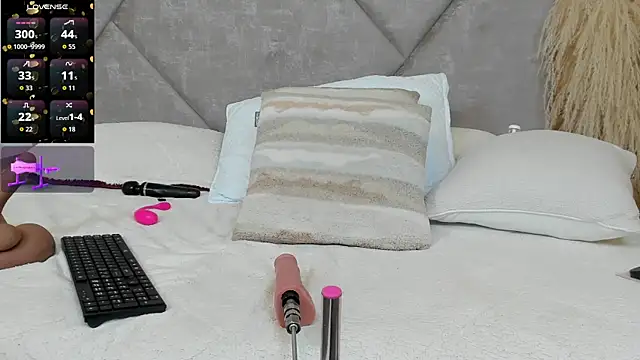 Mommy Naughty online show from March 26, 11:32 pm