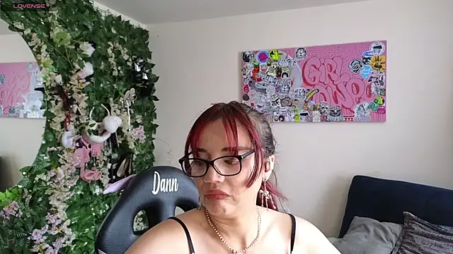 MiaVelvetDoll online show from May 23, 2:43 pm