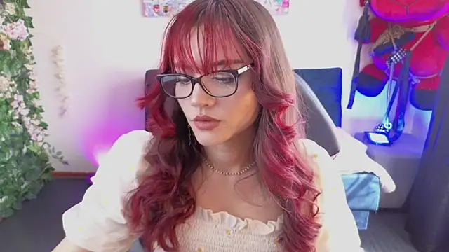 MiaVelvetDoll online show from June 20, 2:53 pm