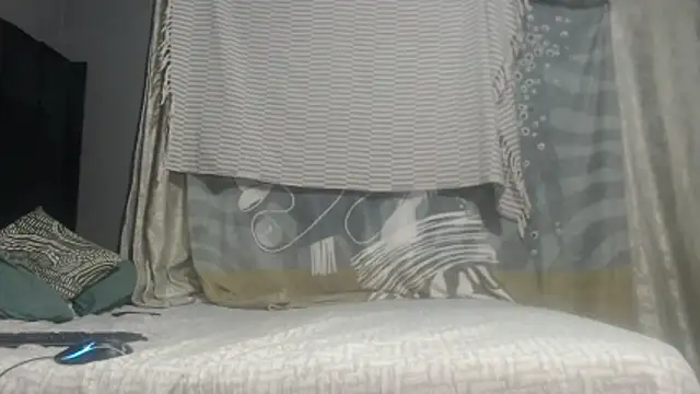 SEXYHUGEASS21 online show from March 31, 2:46 am