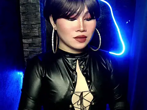 pretty lassy online show from October 18, 7:53 am