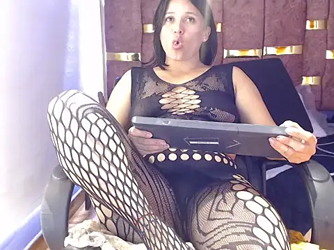 Snapshot of shantall_05 chatting on December 18, 8:15 pm shantall 05 online show from December 18, 8:15 pm