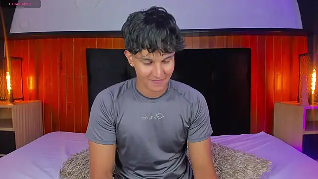 Leo Savage  online show from September 22, 8:00 pm