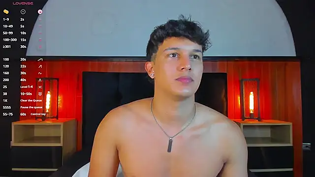 Snapshot of Leo_Savage_ chatting on June 5, 4:19 am Leo Savage online show from June 5, 4:19 am