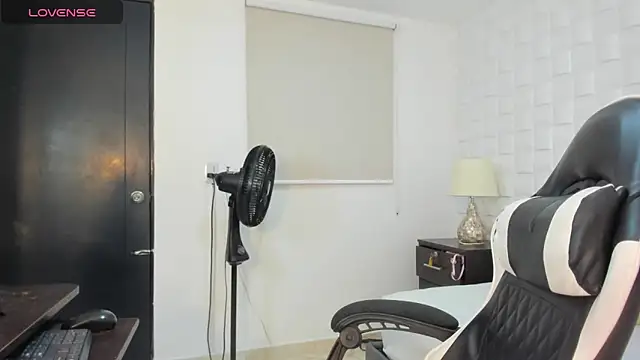 yulitza1025 online show from March 13, 1:07 pm