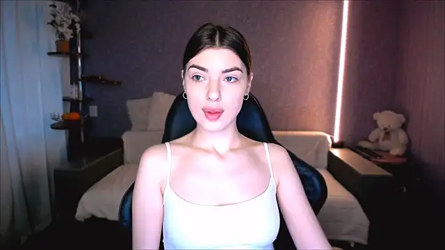 Dianaa Lee0 online show from June 1, 1:13 pm