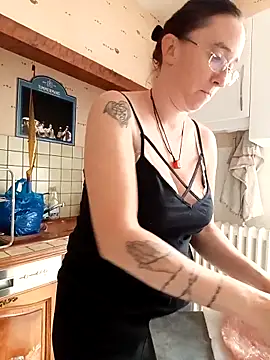 Snapshot of Sophierob1 chatting on September 17, 9:11 am Sophierob1 online show from September 17, 9:11 am