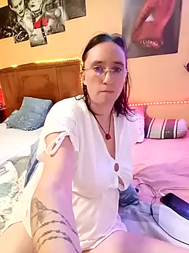 Snapshot of Sophierob1 chatting on September 19, 5:31 am Sophierob1 online show from September 19, 5:31 am