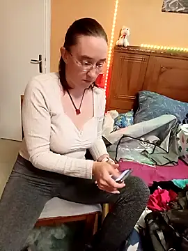 Snapshot of Sophierob1 chatting on September 24, 6:17 am Sophierob1 online show from September 24, 6:17 am