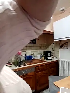 Snapshot of Sophierob1 chatting on October 13, 6:13 am Sophierob1 online show from October 13, 6:13 am