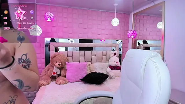  laaura  online show from March 3, 1:06 pm