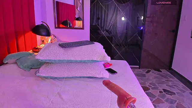 Snapshot of eimy_jones_ chatting on January 17, 3:22 am eimy jones online show from January 17, 3:22 am