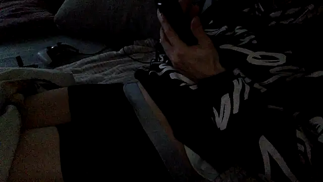 Snapshot of Breezydicksn chatting on October 28, 3:47 pm Breezydicksn online show from October 28, 3:47 pm