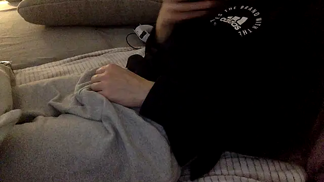 Snapshot of Breezydicksn chatting on October 31, 5:58 pm Breezydicksn online show from October 31, 5:58 pm