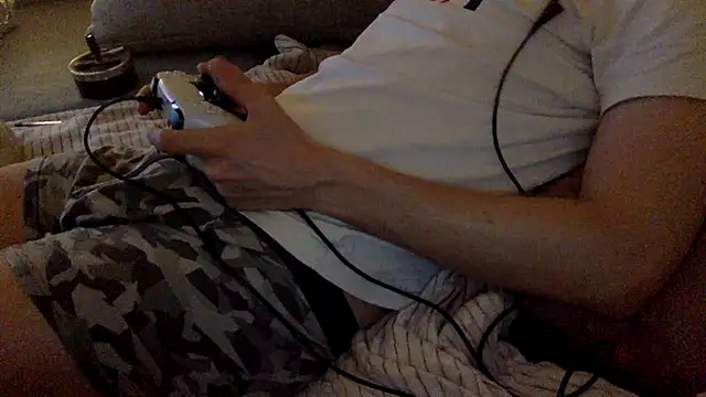 Snapshot of Breezydicksn chatting on November 2, 6:32 pm Breezydicksn online show from November 2, 6:32 pm