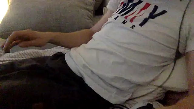 Snapshot of Breezydicksn chatting on November 4, 5:56 pm Breezydicksn online show from November 4, 5:56 pm