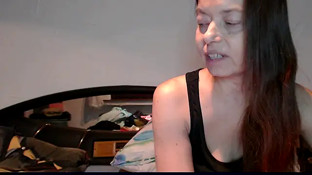 Snapshot of SexySarah177 chatting on December 2, 9:28 pm SexySarah177 online show from December 2, 9:28 pm