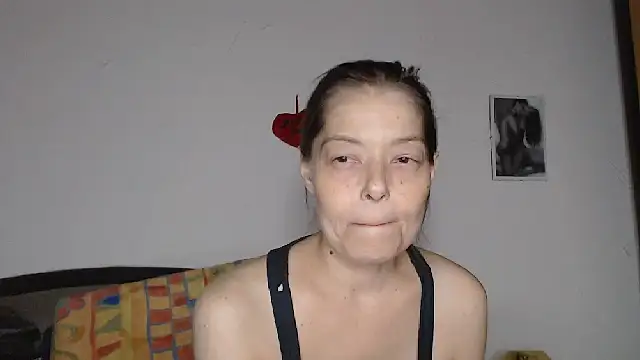 Snapshot of SexySarah177 chatting on October 29, 9:49 pm SexySarah177 online show from October 29, 9:49 pm