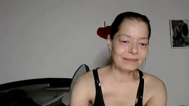 Snapshot of SexySarah177 chatting on February 8, 9:29 pm SexySarah177 online show from February 8, 9:29 pm