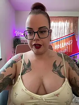 Snapshot of Miss_Lucifer6 chatting on June 28, 1:17 pm Miss Lucifer6 online show from June 28, 1:17 pm