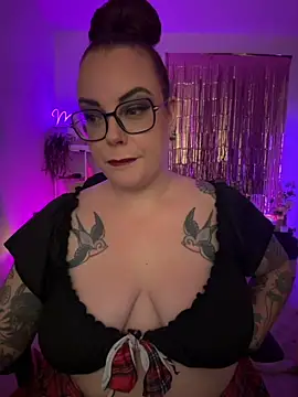 Snapshot of Miss_Lucifer6 chatting on July 18, 8:34 pm Miss Lucifer6 online show from July 18, 8:34 pm