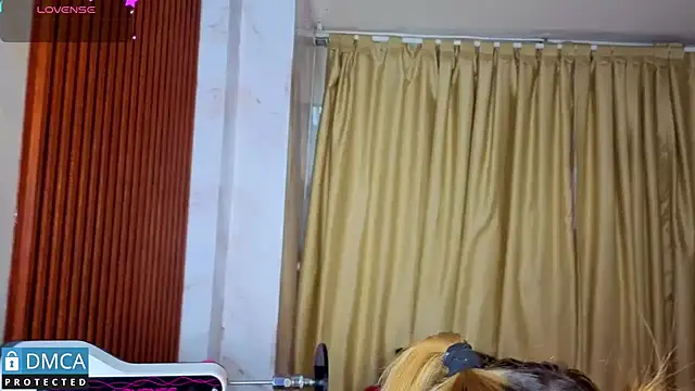 nena cupcake  online show from March 3, 11:05 am