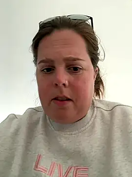 Snapshot of hornykitty1210 chatting on November 6, 5:14 pm hornykitty1210 online show from November 6, 5:14 pm