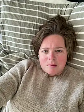 Snapshot of hornykitty1210 chatting on February 2, 5:11 pm hornykitty1210 online show from February 2, 5:11 pm