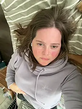 Snapshot of hornykitty1210 chatting on February 26, 7:24 pm hornykitty1210 online show from February 26, 7:24 pm