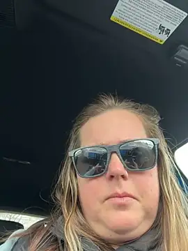 Snapshot of hornykitty1210 chatting on March 5, 7:54 pm hornykitty1210 online show from March 5, 7:54 pm