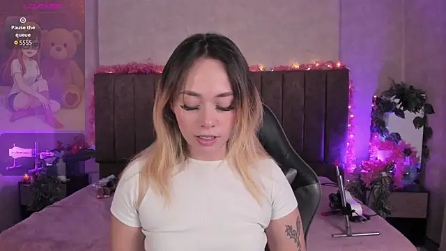 LanaMills  online show from July 10, 3:33 am