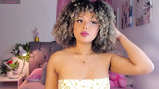 isajonnes18 online show from July 23, 8:51 pm