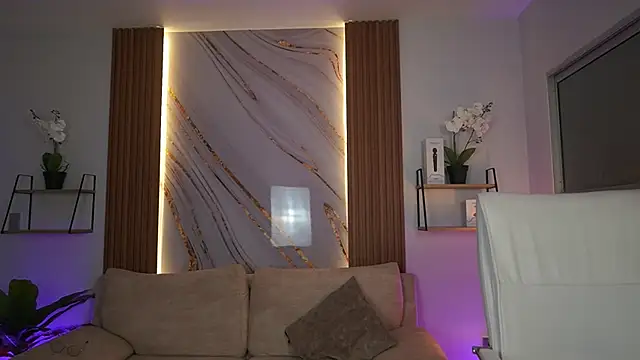 MilaCrave online show from December 16, 11:37 am