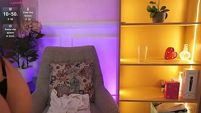 MilaCrave online show from February 28, 11:44 am