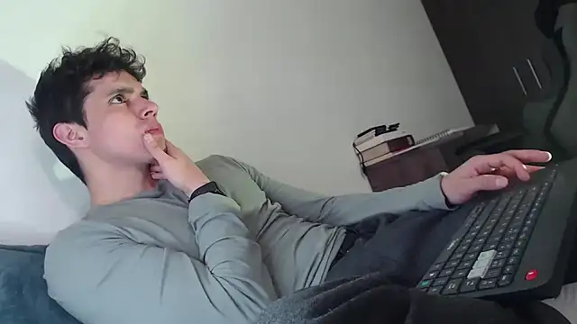 yourfavoriteboy   online show from January 9, 12:13 am