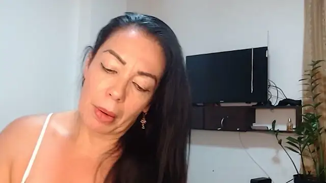 naiaratobon   online show from October 17, 1:31 am