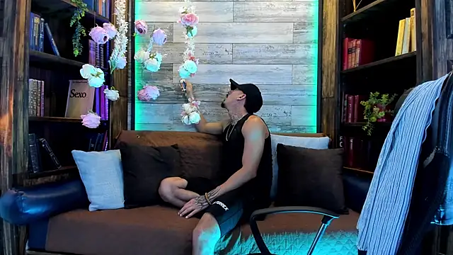 Donovan Desmond online show from February 13, 3:46 am