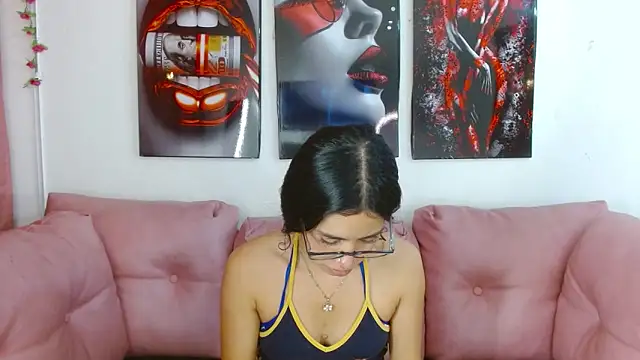 Miahotcs1 online show from April 8, 3:23 pm