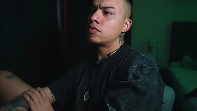 AlphaMasterXxx online show from February 9, 4:16 am