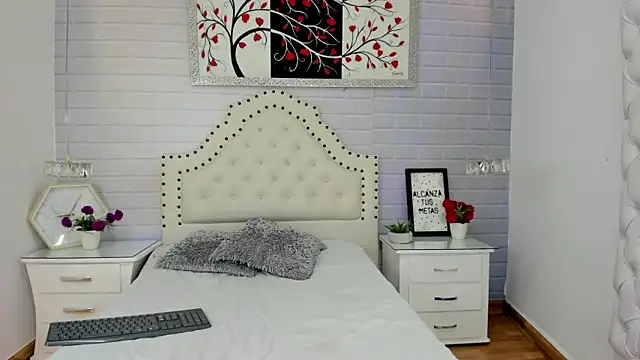 Valentiinoss online show from December 18, 9:10 pm