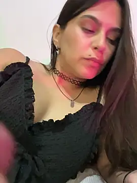 Snapshot of lulix69 chatting on February 5, 4:06 am lulix69 online show from February 5, 4:06 am