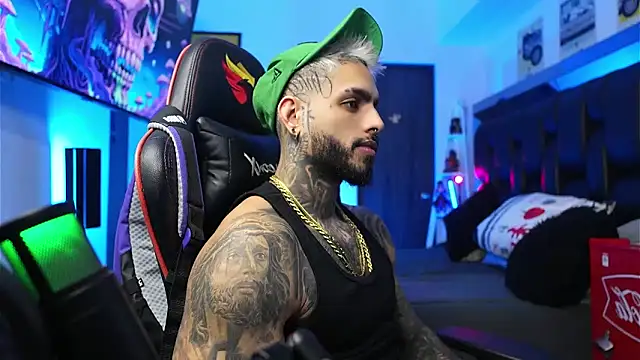 logan hugh8 online show from February 10, 9:13 am