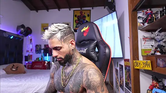 logan hugh8 online show from March 12, 1:06 pm