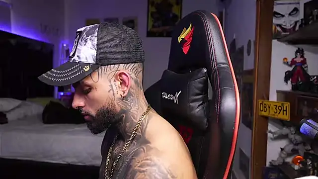 logan hugh8 online show from April 17, 6:55 pm